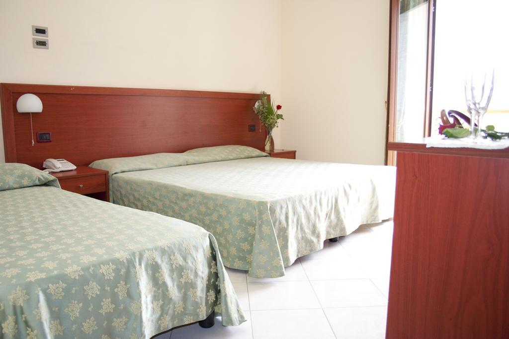 Hotel Felix Scalea Chambre photo