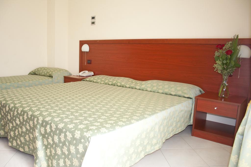 Hotel Felix Scalea Chambre photo